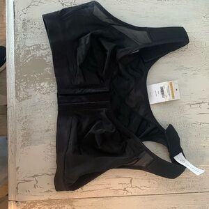 Delimira firm support bras full coverage cup
2 bras; 1 white, 1 black